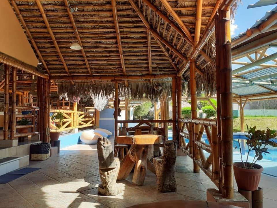 קיטו Hosteria La Chorrera מראה חיצוני תמונה
