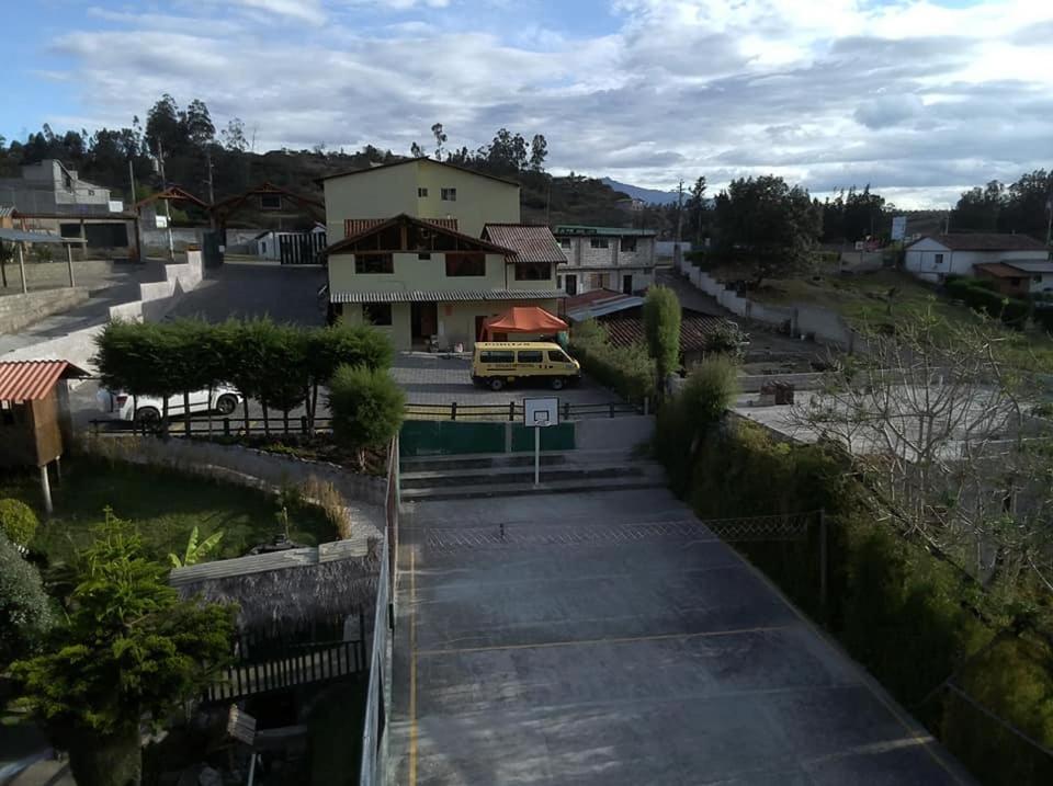 קיטו Hosteria La Chorrera מראה חיצוני תמונה